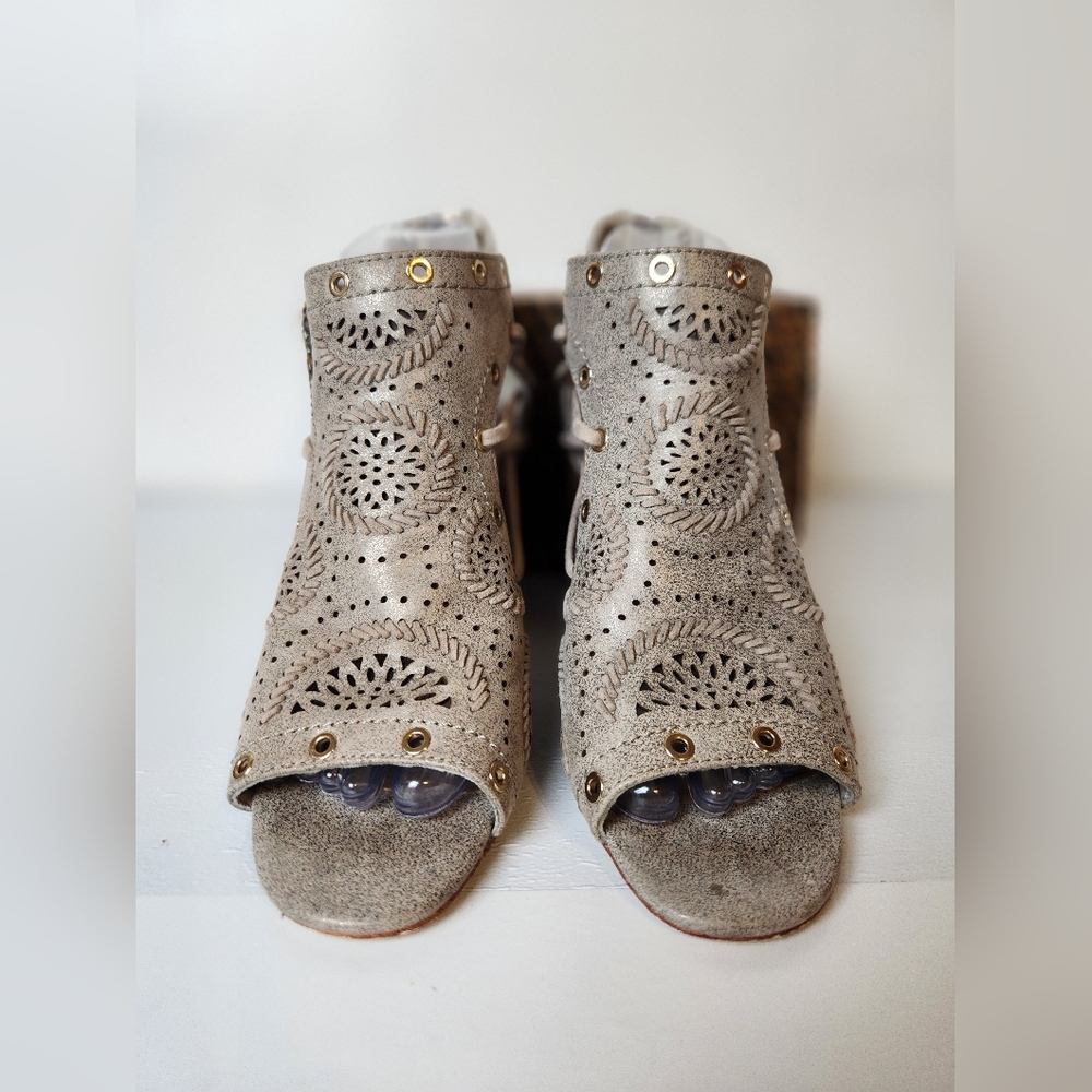 Latigo Leather Saelena Handcrafted Gold Grommet Zip Back Peep-Toe Block Heel - Picture 7 of 14